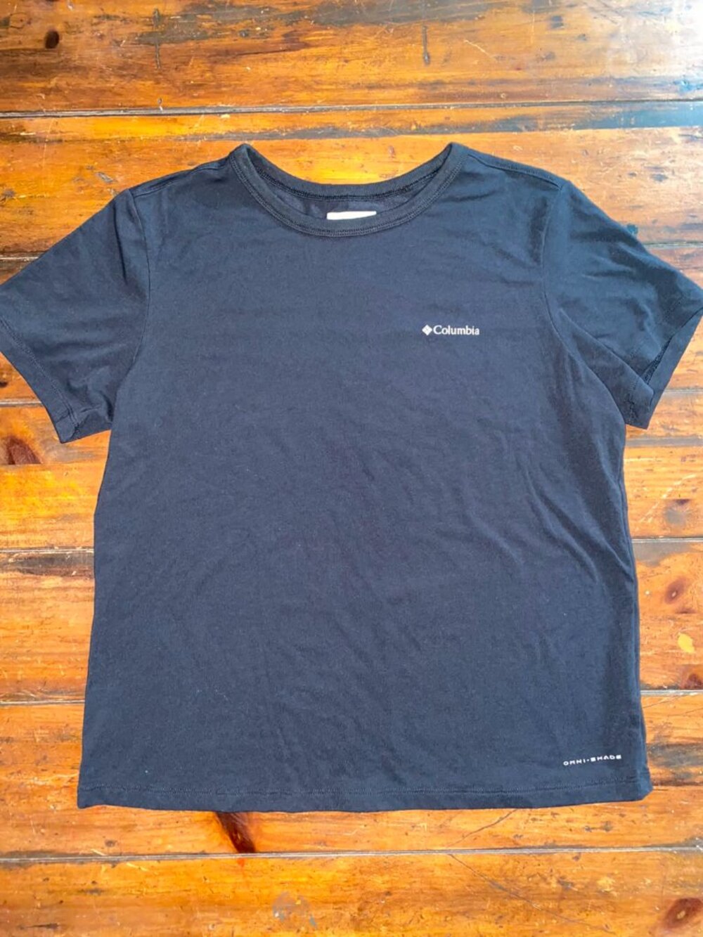 COLUMBIA Women’s Black Omni-Shade Short Sleeve Shirt, Size L